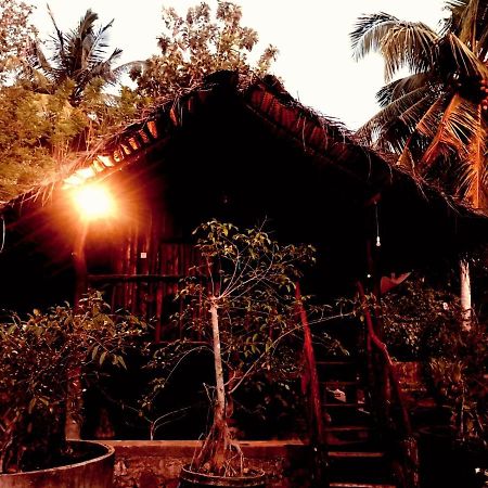 Aliya Riverside & Safari Resort Uda Walawe Extérieur photo