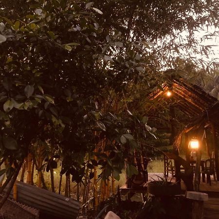 Aliya Riverside & Safari Resort Uda Walawe Extérieur photo