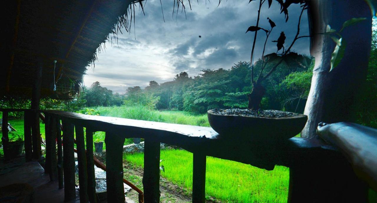 Aliya Riverside & Safari Resort Uda Walawe Extérieur photo